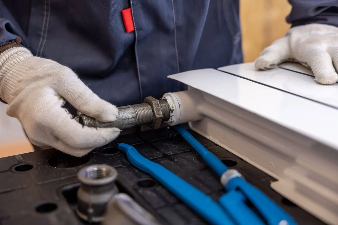 Déboucher vos canalisations : Astuces simples et rapides